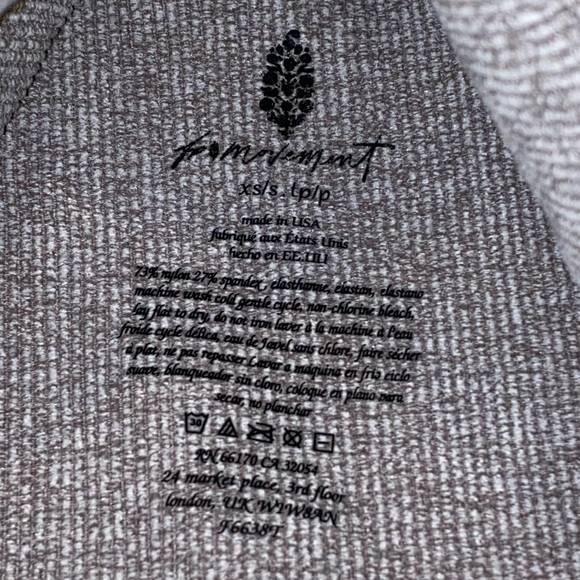 🚩SOLD🚩NEW Free People Happiness Runs Crop Top - XS/S - Grey stripes - RARE!!! - Picture 3 of 4